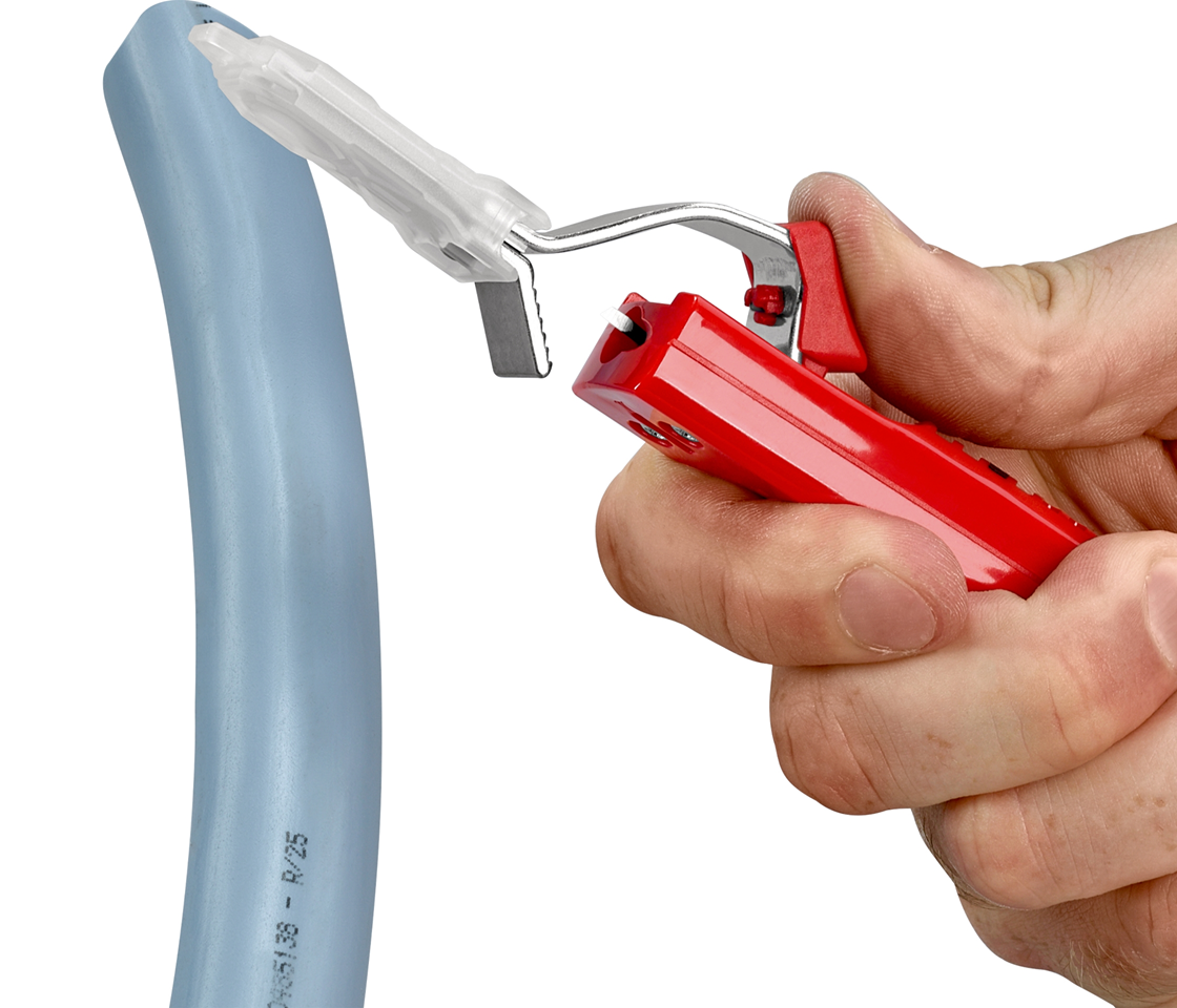 Cable stripping tool